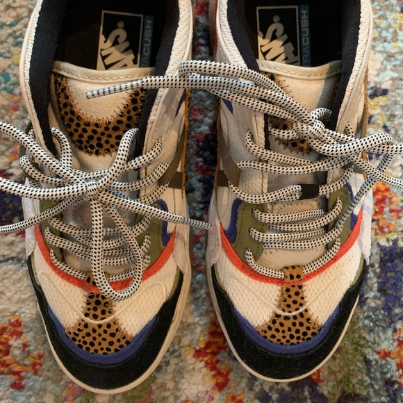 Vans sneakers, barely worn! - Picture 2 of 4